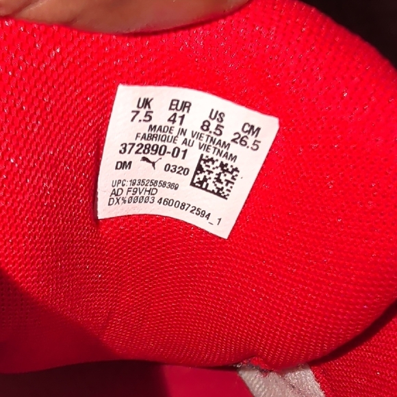 PUMA• Like New Men's Sneakers - Picture 2 of 6